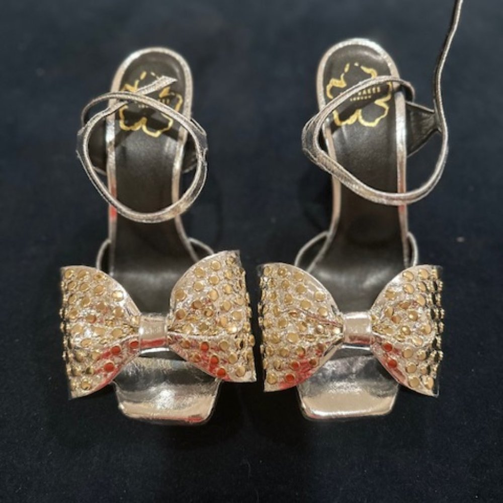 Ted Baker - Silver stilettos with a bow - size 7 - NEW